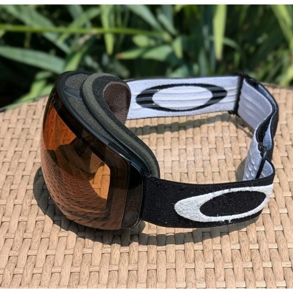 Oakley PRIZM Snow Ski Goggles Black White Amber Lens Snowboard Winter